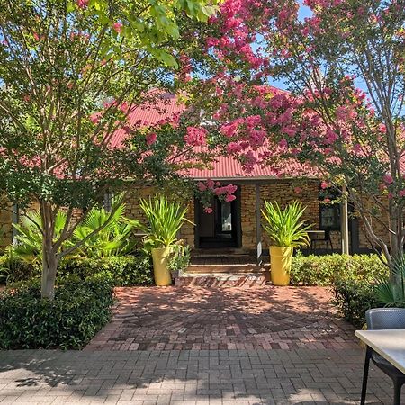 Mahogany Inn And Distillery Mahogany Creek Esterno foto