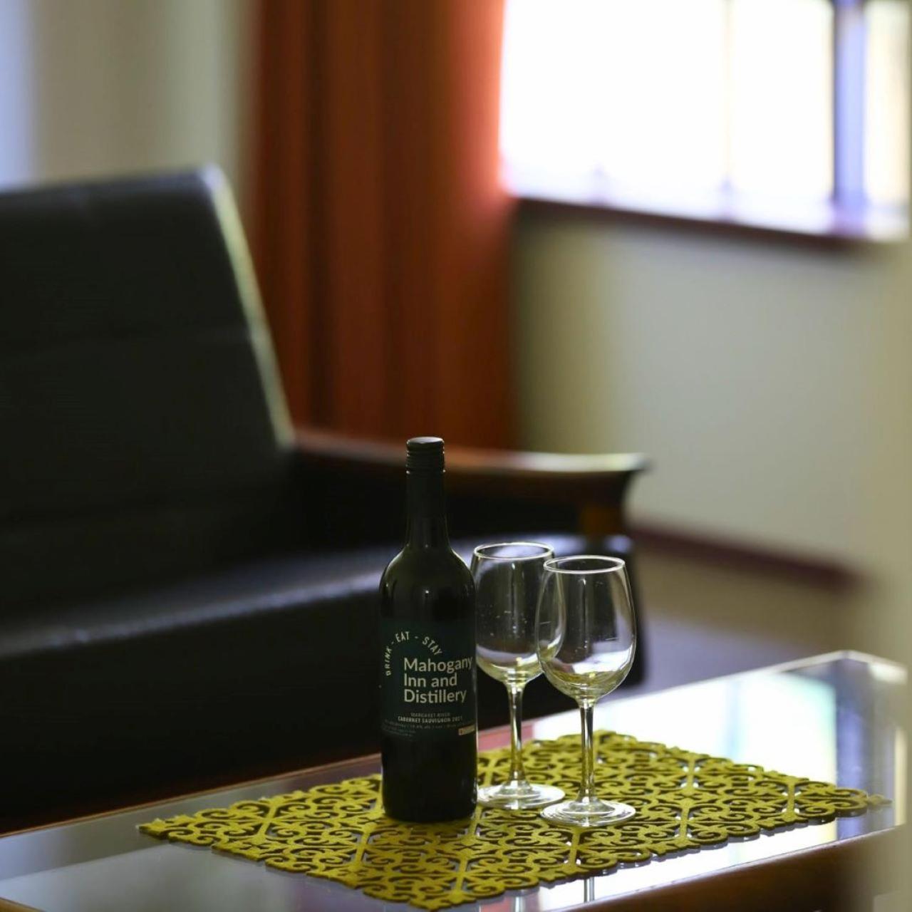 Mahogany Inn And Distillery Mahogany Creek Esterno foto