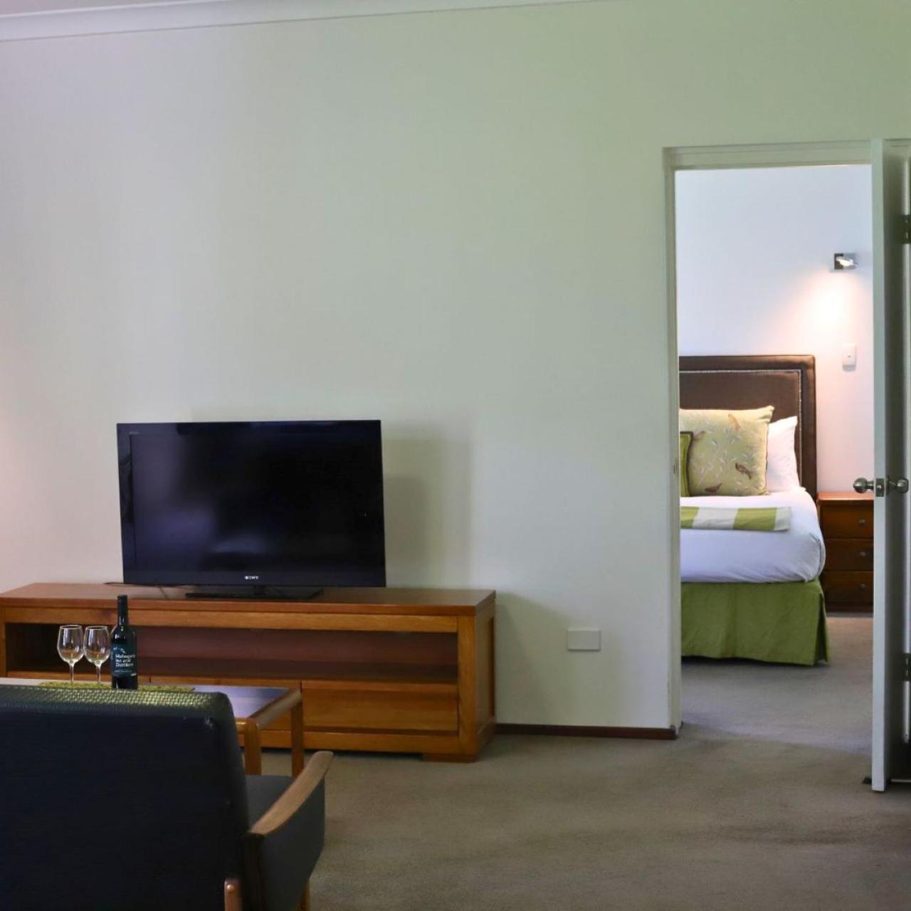Mahogany Inn And Distillery Mahogany Creek Esterno foto