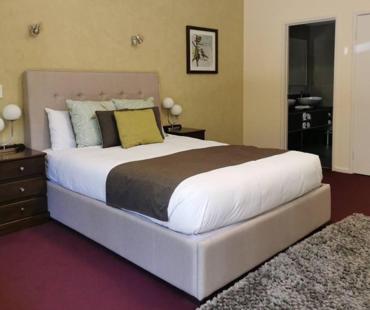 Mahogany Inn And Distillery Mahogany Creek Esterno foto