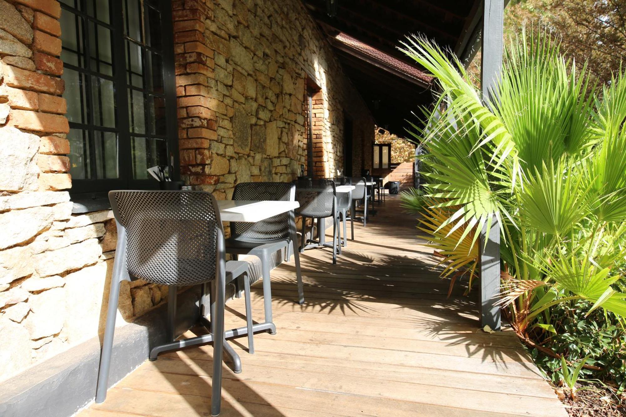 Mahogany Inn And Distillery Mahogany Creek Esterno foto