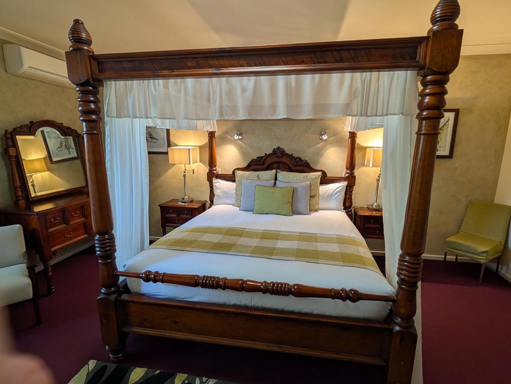Mahogany Inn And Distillery Mahogany Creek Esterno foto